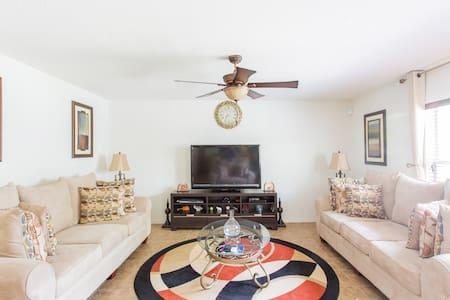 Modern 4 Bedroom House With Swimming Pool เคลียร์วอเตอร์ ภายนอก รูปภาพ