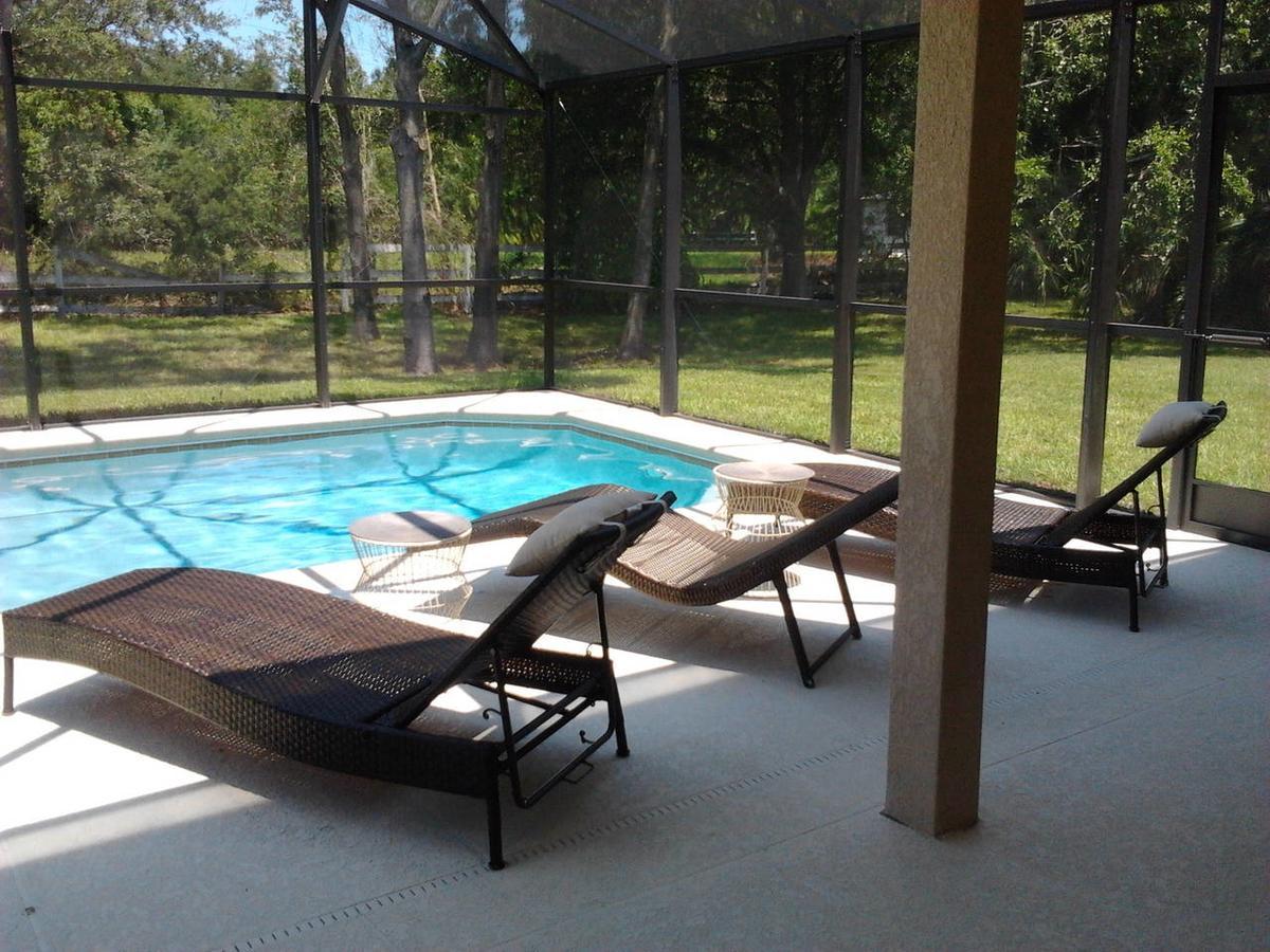 Modern 4 Bedroom House With Swimming Pool เคลียร์วอเตอร์ ภายนอก รูปภาพ