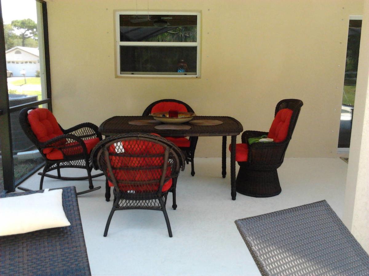 Modern 4 Bedroom House With Swimming Pool เคลียร์วอเตอร์ ภายนอก รูปภาพ